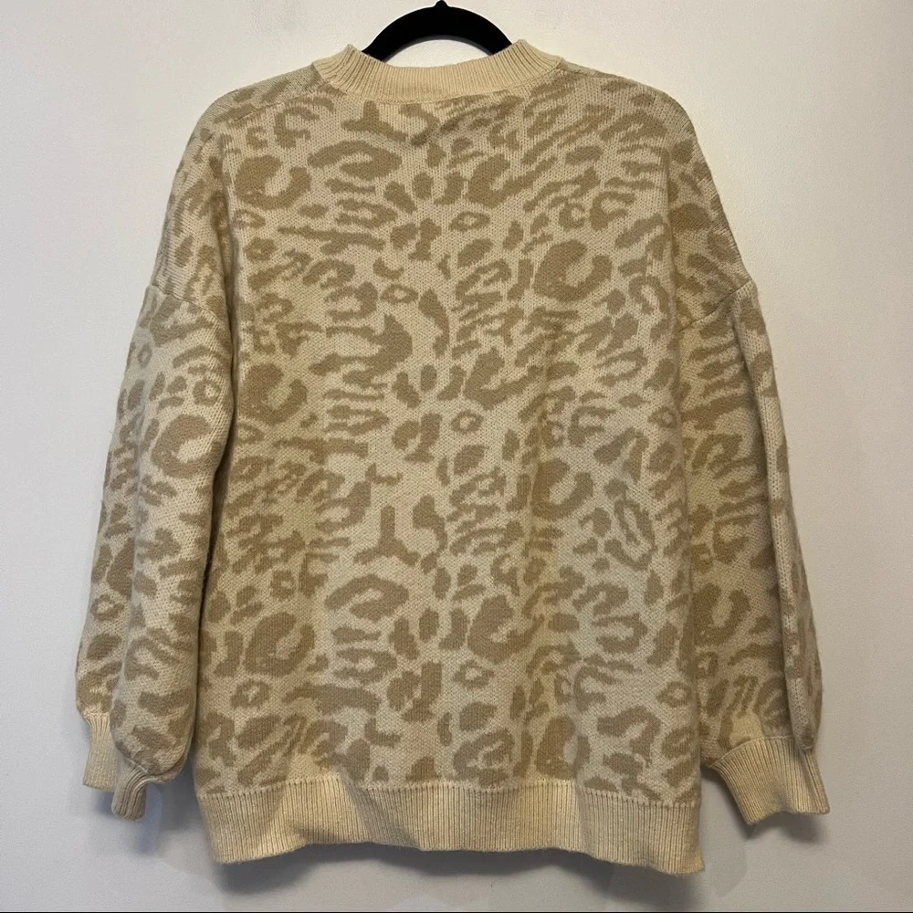 Main Strip Cream Giraffe Print Oversized Sweater - Picture 4 of 7